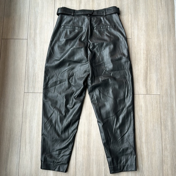 Babaton vegan leather pleated belted high waist pants size 6 excellent condition - Picture 6 of 6
